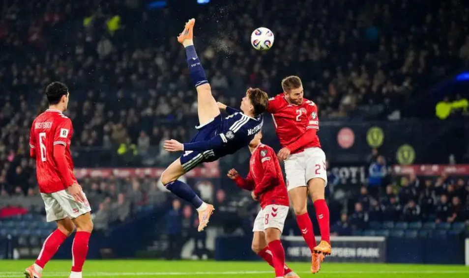 激战正酣,曼联与伯恩,茅斯火力全,爱游戏app,爱游戏官网,爱游戏体育官网,爱游戏体育app